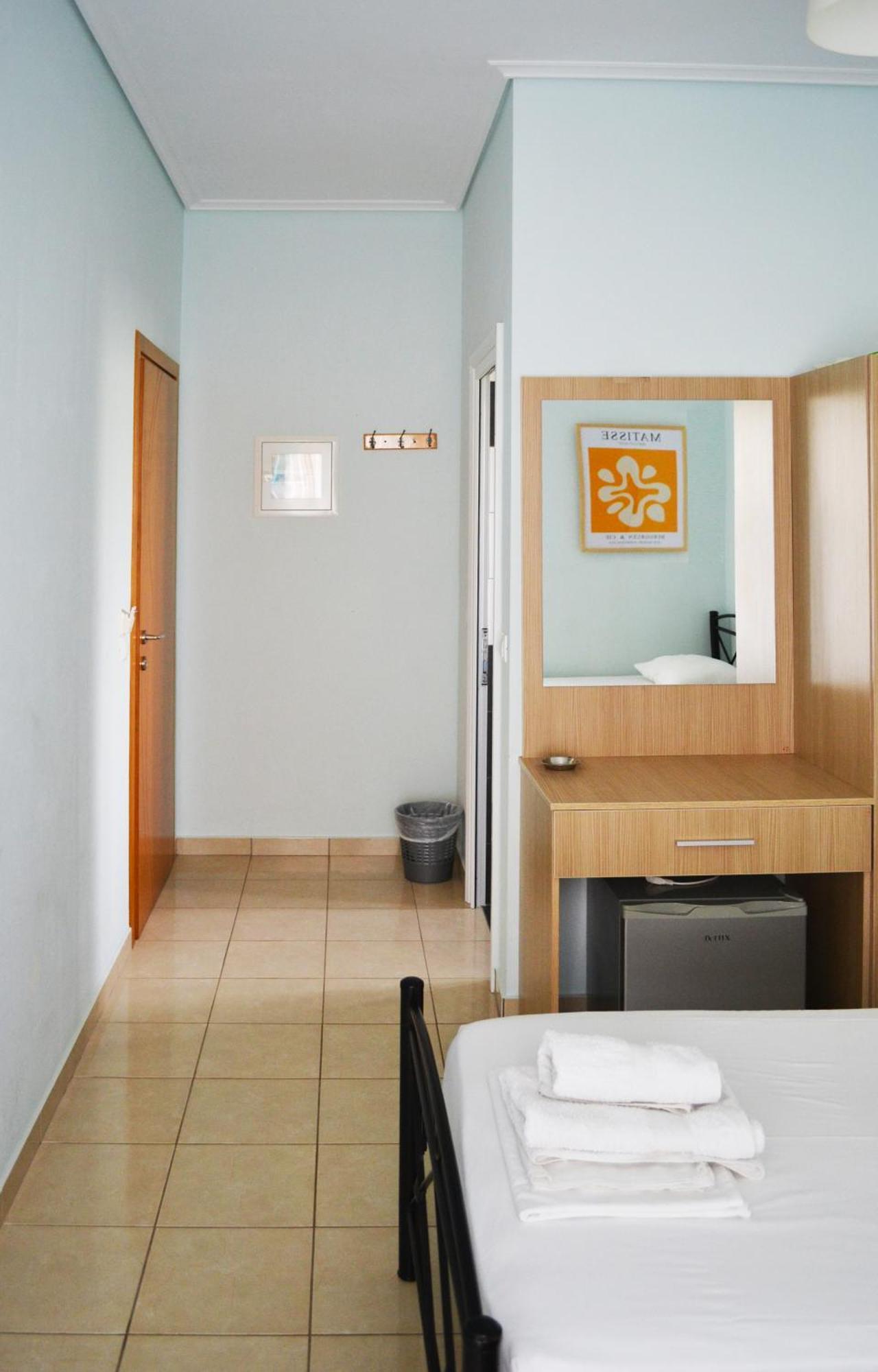 Sunflower Himara Room photo